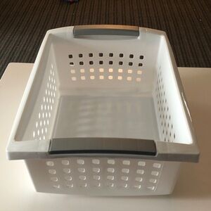 💜 White Basket with Gray Handles